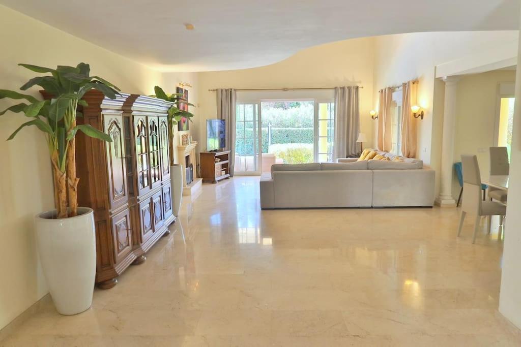 Beachside 4 Beds Cozy Villa, 700m Canas Beach!