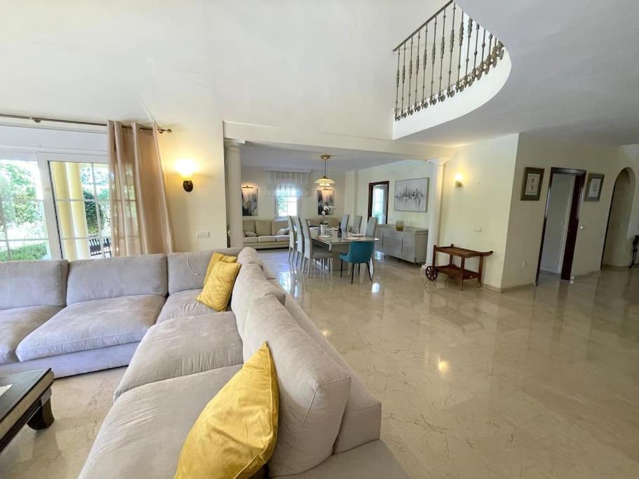 Beachside 4 Beds Cozy Villa, 700m Canas Beach! Villa