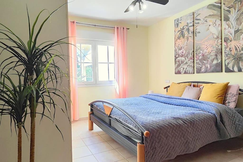 Villa Beachside 4 Beds Cozy Villa, 700m Canas Beach! Marbella