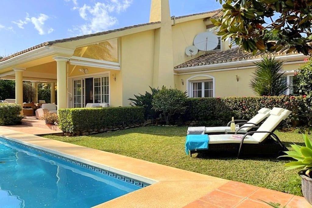 Beachside 4 Beds Cozy Villa, 700m Canas Beach! * Marbella