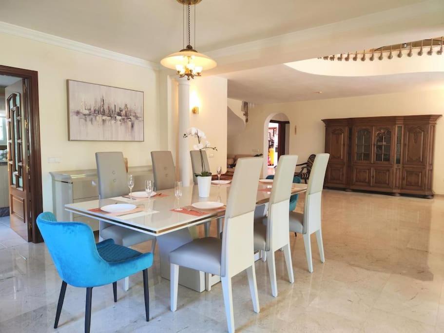 Beachside 4 Beds Cozy Villa, 700m Canas Beach! Villa *